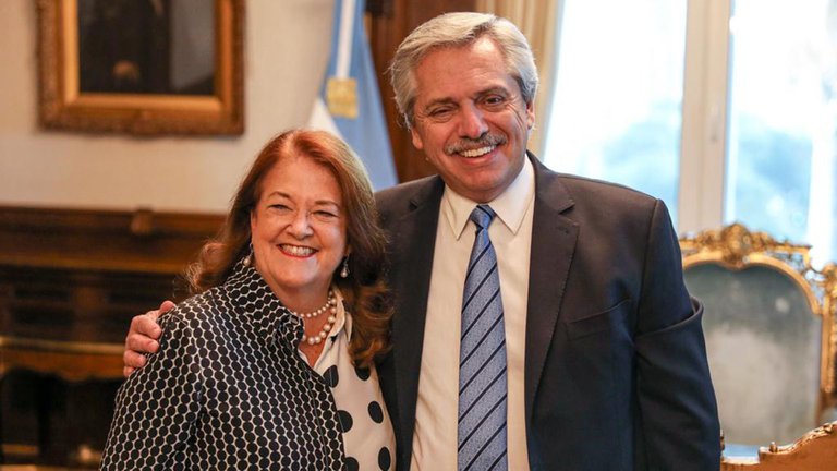 Tras la postura del Gobierno en cuanto a Venezuela, renunció la embajadora Alicia Castro