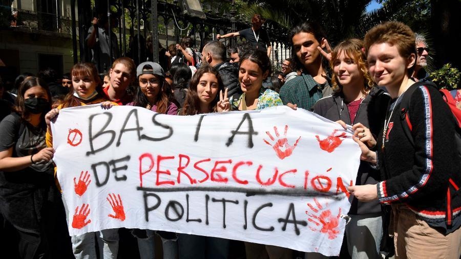 Escuelas tomadas: Repudio al gobierno porteño por enviar policías a las casas de los estudiantes