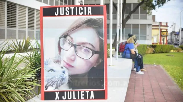 Se realizó una vigilia por el feminicidio de Julieta Riera