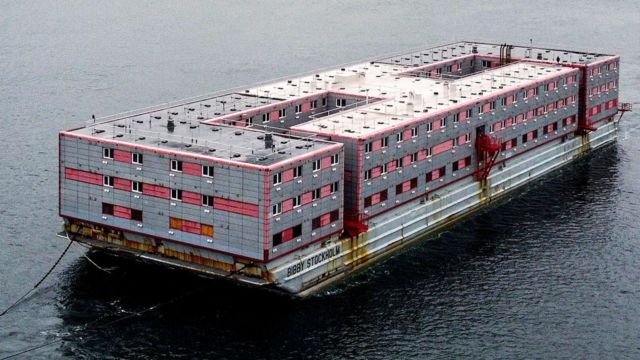 Así es la cárcel flotante para inmigrantes que prepara Reino Unido