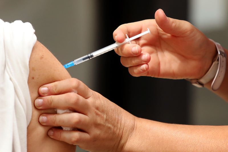 La vacuna contra el dengue no será incluida por el Gobierno en el calendario
